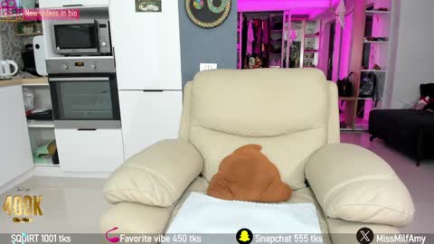 Snapshot of amysuperheroes chatting on January 11, 1:32 pm Next stream Dec 3 online show from January 11, 1:32 pm