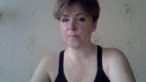 amyvalentine1 online show from April 7, 6:14 am