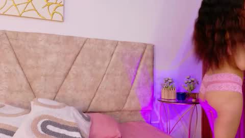 Snapshot of amyvegaa_ chatting on October 8, 1:09 pm amyvegaa_ online show from October 8, 1:09 pm