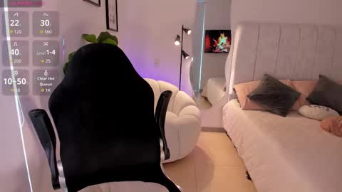    online show from March 23, 10:03 pm