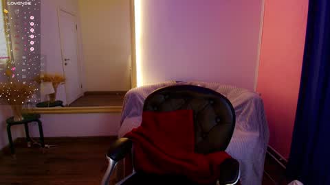 Snapshot of an6elica chatting on February 7, 3:01 am Angie online show from February 7, 3:01 am