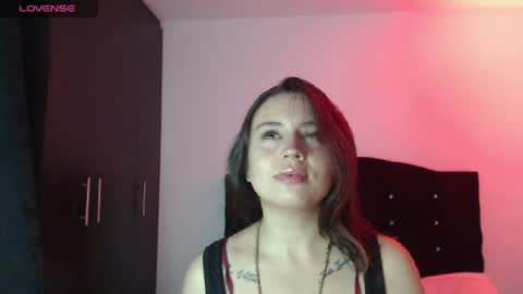 ana_arms_ online show from April 8, 3:34 pm