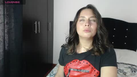ana_arms_ online show from June 2, 6:32 pm