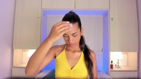 anaacollins_ online show from January 8, 11:45 am