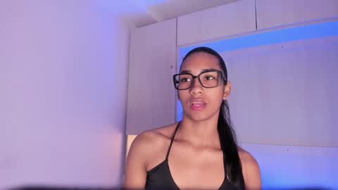 anaacollins_ online show from February 13, 11:39 am