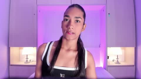 anaacollins_ online show from March 11, 11:38 am