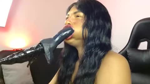 Snapshot of anabel693 chatting on December 4, 7:28 am anabel alice gandara online show from December 4, 7:28 am