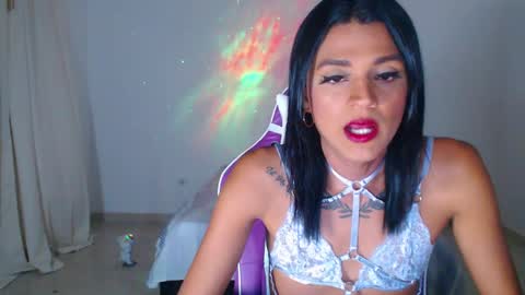 Snapshot of anabellabonariva chatting on December 11, 2:19 am Anabella online show from December 11, 2:19 am