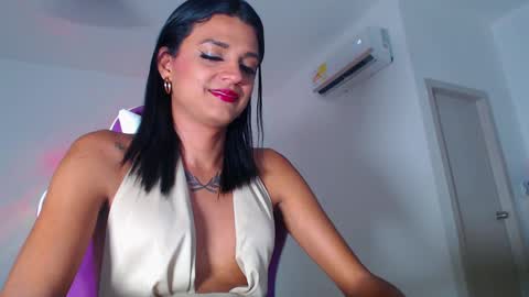 Snapshot of anabellabonariva chatting on December 15, 2:30 am Anabella online show from December 15, 2:30 am