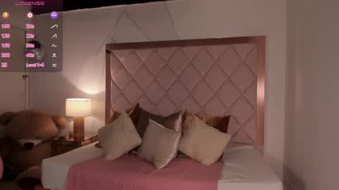 anabelle  online show from April 13, 5:18 pm