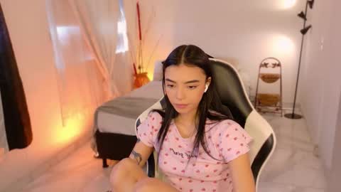 ANABEL WOLF  online show from November 15, 3:52 pm