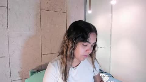 Snapshot of anaelle_bardin chatting on April 26, 11:41 am Anna online show from April 26, 11:41 am