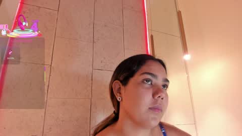 Snapshot of anaelle_bardin chatting on April 27, 11:52 am Anna online show from April 27, 11:52 am