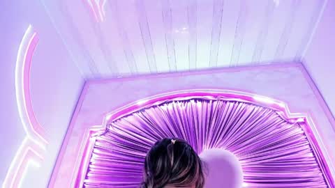 Snapshot of anaelle_bardin chatting on May 23, 4:44 pm Anna online show from May 23, 4:44 pm