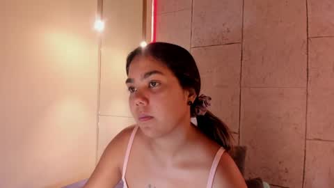 Snapshot of anaelle_bardin chatting on May 27, 12:02 pm Anna online show from May 27, 12:02 pm