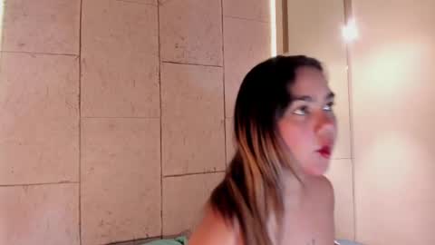 Snapshot of anaelle_bardin chatting on June 1, 3:36 pm Anna online show from June 1, 3:36 pm