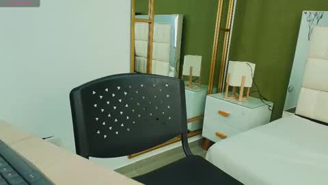 Snapshot of anahi_maite chatting on September 21, 7:59 pm Anahi online show from September 21, 7:59 pm