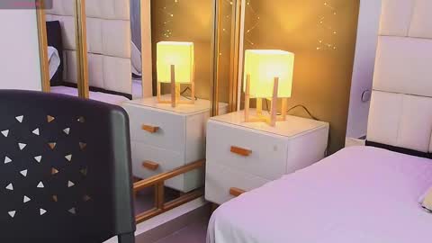 Snapshot of anahi_maite chatting on September 22, 7:49 pm Anahi online show from September 22, 7:49 pm