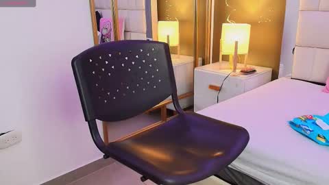 Snapshot of anahi_maite chatting on October 21, 8:31 pm Anahi online show from October 21, 8:31 pm