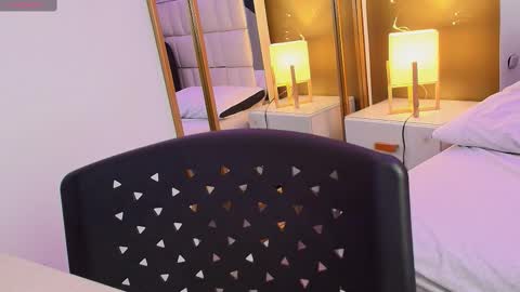 Snapshot of anahi_maite chatting on October 22, 7:35 pm Anahi online show from October 22, 7:35 pm