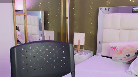 Snapshot of anahi_maite chatting on October 23, 7:34 pm Anahi online show from October 23, 7:34 pm