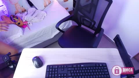 Snapshot of anahi_maite chatting on November 17, 12:00 pm Anahi online show from November 17, 12:00 pm