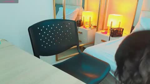 Snapshot of anahi_maite chatting on November 27, 8:11 pm Anahi online show from November 27, 8:11 pm