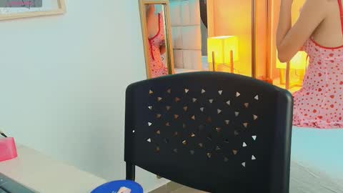 Snapshot of anahi_maite chatting on December 13, 7:53 pm Anahi online show from December 13, 7:53 pm