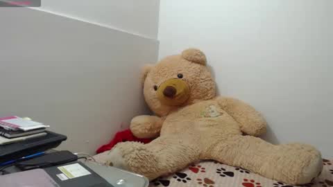 Anahi Browns online show from March 18, 9:40 pm