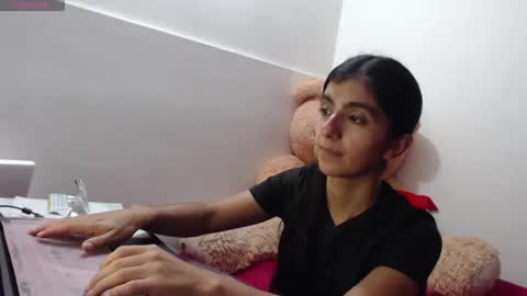 Anahi Browns online show from April 8, 9:26 pm