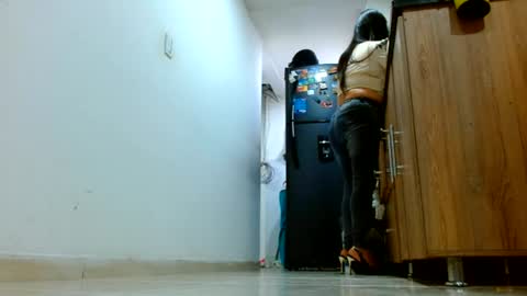 Snapshot of anaids_dam chatting on June 16, 1:08 am anaids online show from June 16, 1:08 am