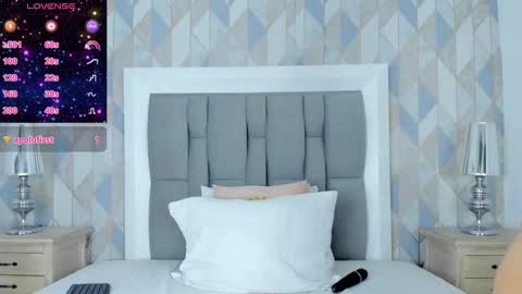 Snapshot of anais_cooper chatting on February 5, 5:20 pm online show from February 5, 5:20 pm