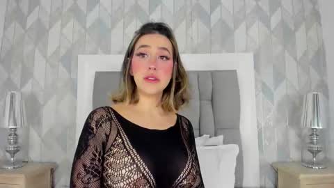 Snapshot of anais_cooper chatting on November 1, 11:34 am online show from November 1, 11:34 am