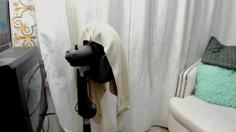 Snapshot of analia18_ chatting on January 14, 6:07 pm analia18  online show from January 14, 6:07 pm