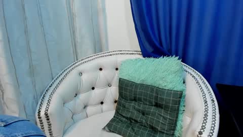 Snapshot of analia18_ chatting on January 21, 11:46 am analia18  online show from January 21, 11:46 am