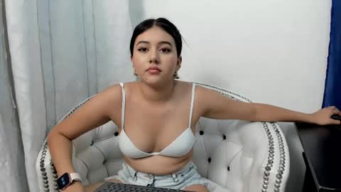Snapshot of analia18_ chatting on February 25, 1:28 pm analia18  online show from February 25, 1:28 pm