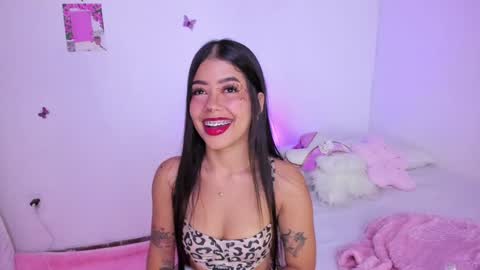 Snapshot of analia_collins chatting on January 1, 10:24 pm Ana online show from January 1, 10:24 pm