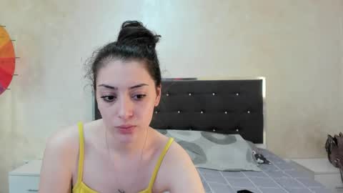 SuzziePregment online show from April 26, 4:10 am