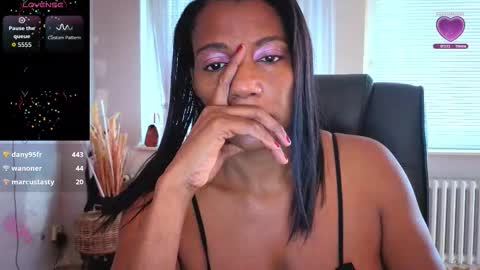 Snapshot of anamaar chatting on October 6, 10:12 am Ana online show from October 6, 10:12 am