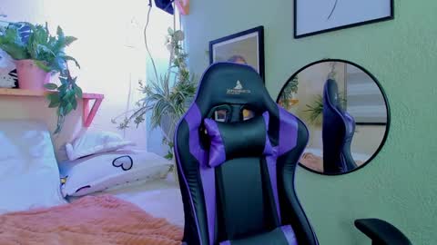 Snapshot of anapola_ chatting on January 28, 7:22 am ana online show from January 28, 7:22 am