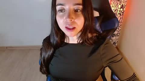 Snapshot of anarosse__ chatting on June 11, 2:53 am ana 3 online show from June 11, 2:53 am