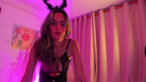 Snapshot of anaskinny chatting on October 28, 8:00 pm Ana online show from October 28, 8:00 pm