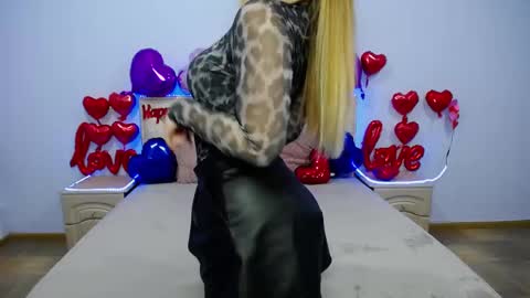 Snapshot of anastacyyellig chatting on February 3, 8:35 pm anastacyyellig online show from February 3, 8:35 pm