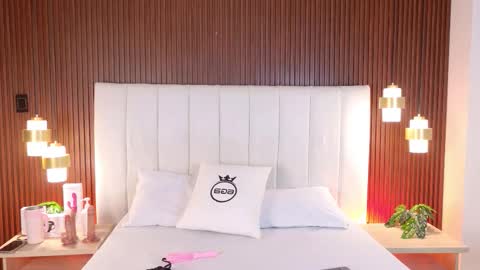 Mia online show from October 23, 12:26 pm