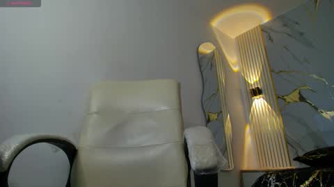 Snapshot of anastasia_stiile chatting on October 18, 8:37 am Anastasia online show from October 18, 8:37 am