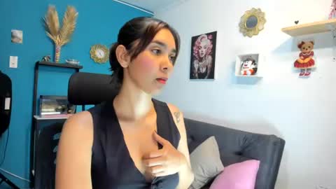 Snapshot of anastasia_tuya chatting on July 15, 9:53 pm anastasia online show from July 15, 9:53 pm