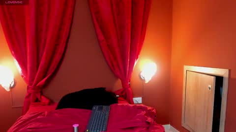 anazztasia_squirt online show from December 16, 6:02 pm