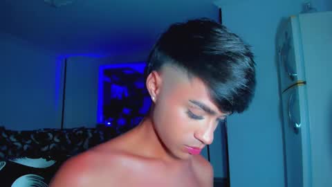 Snapshot of anddy_grey1 chatting on February 25, 10:39 pm Dani 3 online show from February 25, 10:39 pm