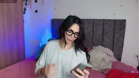 Snapshot of andra_rosse chatting on July 6, 11:29 pm Andra de la Rosse online show from July 6, 11:29 pm
