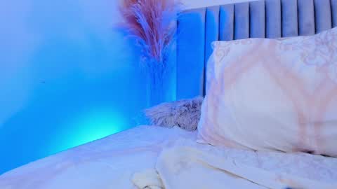 Snapshot of andracyruss chatting on January 8, 2:35 pm Andra Cyrus online show from January 8, 2:35 pm